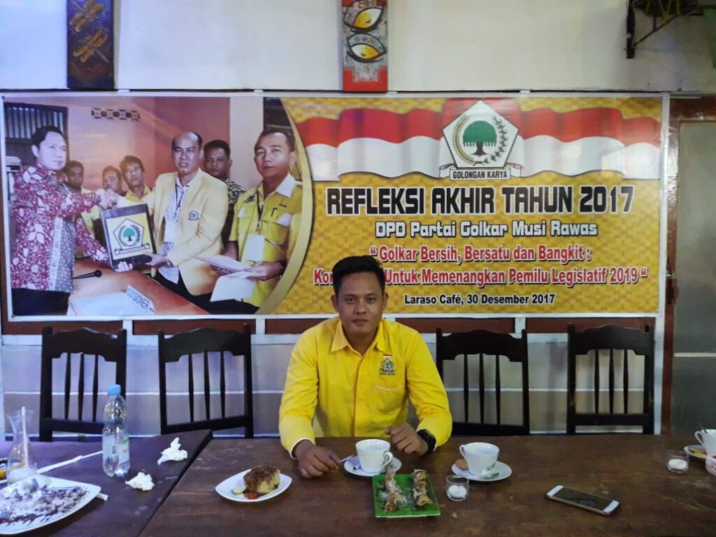 Sepanduk Dilepas DPD Golkar Mura Layangkan Somasi