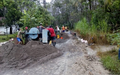 Jalan Desa Lubuk Muda  Dikerjakan CV Farid Jaya Distop Warga