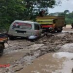 Jalan Berlumpur Desa Setia Marga-Karang Dapo