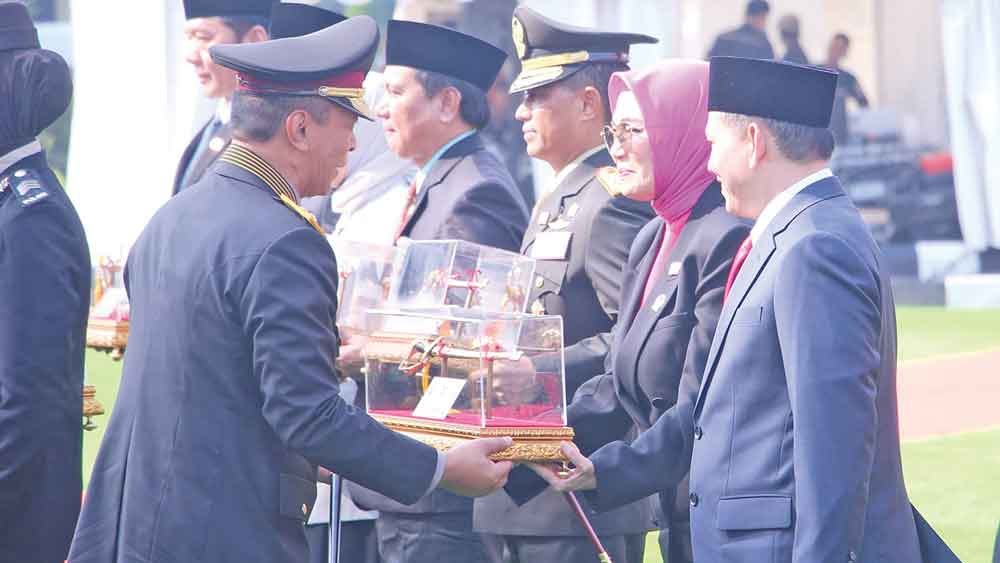 Ketua DPRD Provinsi Sumatera Selatan Terima Penghargaan