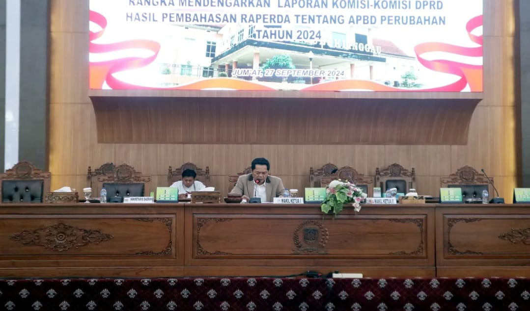 Paripurna DPRD Kota Lubuklingga Mendengarkan Laporan Komisi Terkait APBD-Perubahan